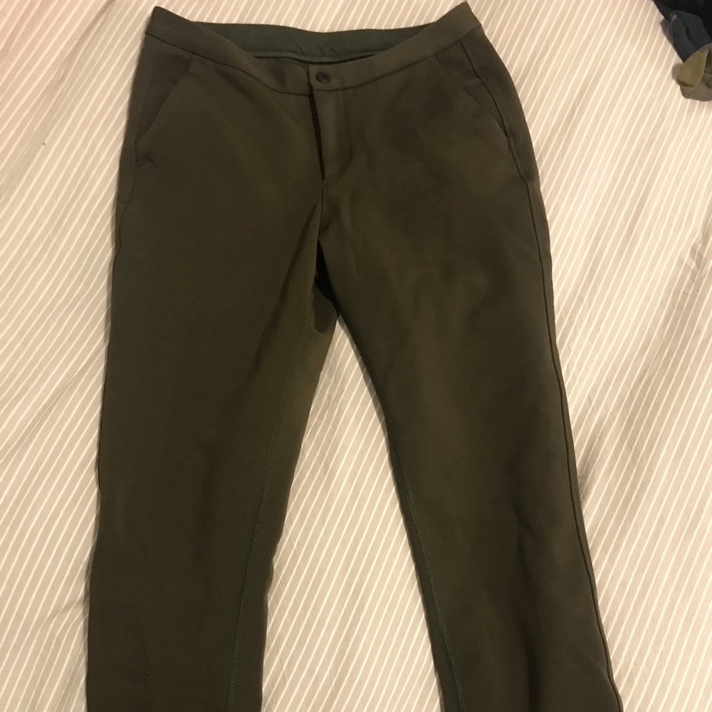 lululemon & go trek pant *size 4 Olive Green